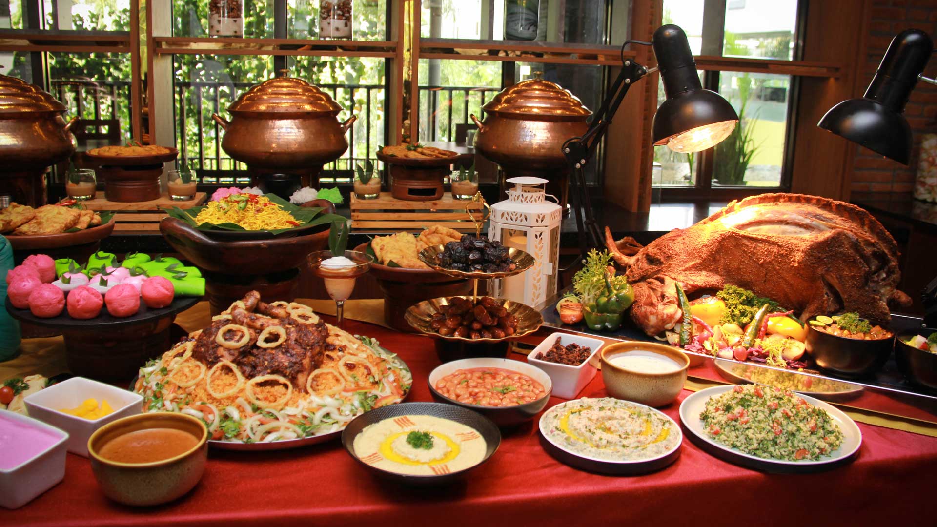 Ragam sajian Ramadan Food Bazaar persembahan ASTON Bogor Hotel & Resort. (dok. ASTON Bogor Hotel & Resort)