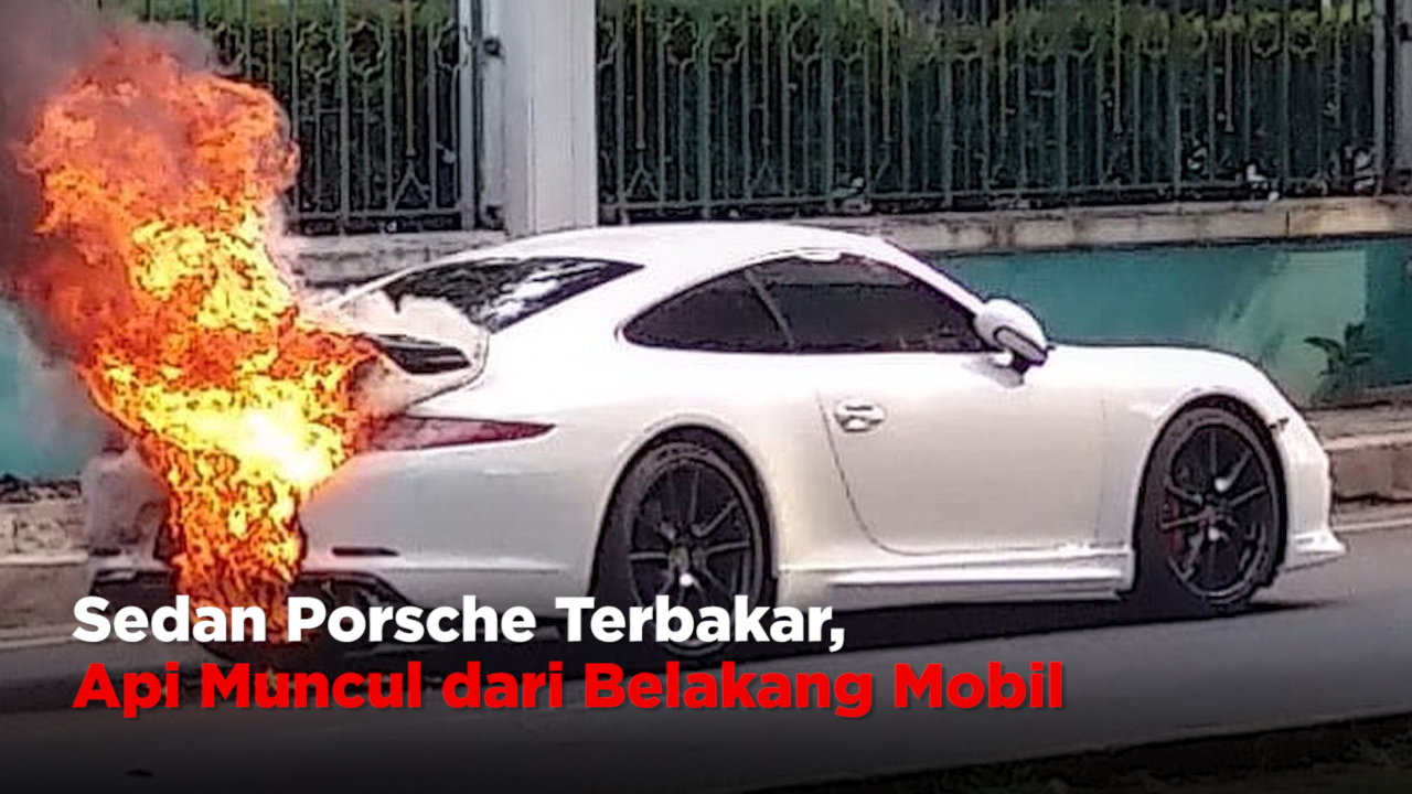 Sedan Porsche Terbakar, Api Muncul dari Belakang Mobil