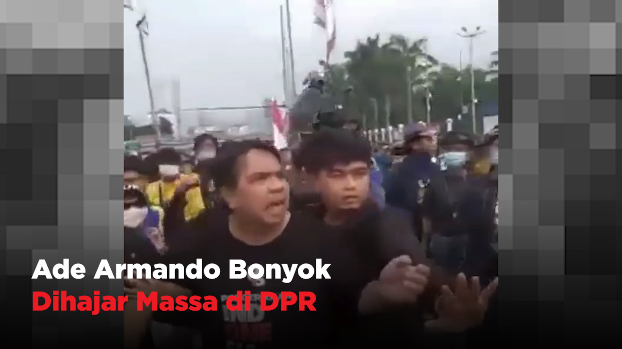 Ade Armando Bonyok Dihajar Massa di DPR