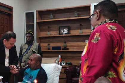 gubernur papua lukas enembe diperiksa kpk 169