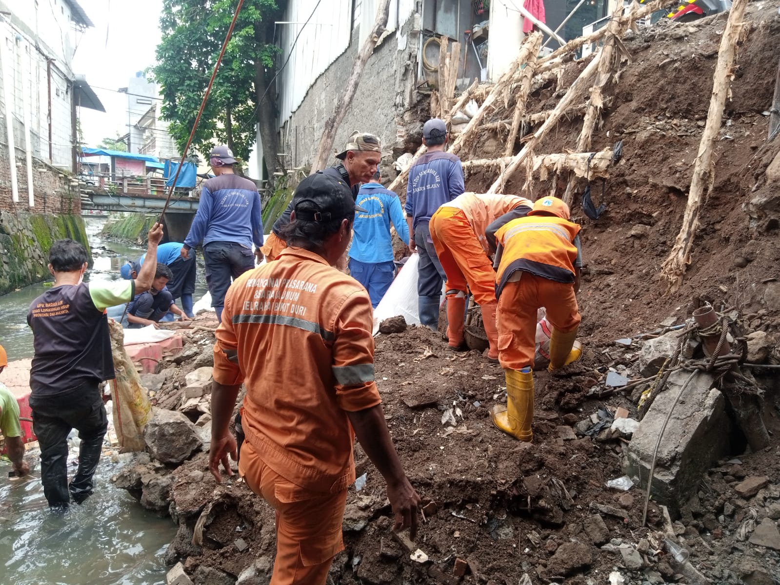 Turap Longsor Di Bukit Duri Diperbaiki Selama 3 Minggu – Ipol.id