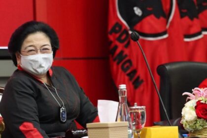 PDIP yang dipimpin Ketum Megawati Soekarnoputri hari mendaftarkan bacalegnya ke KPU. Foto: PDIP