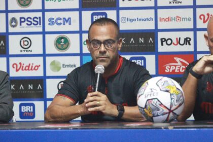 Pelatih Madura United FC Fabio Lefundes FotoLIB