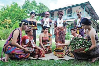 Tradisi Okomama buah pinang