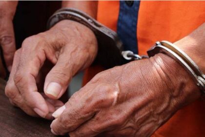 Polisi tangkap makelar kasus pemerasan WNA Kanada. Foto: NTMC Polri