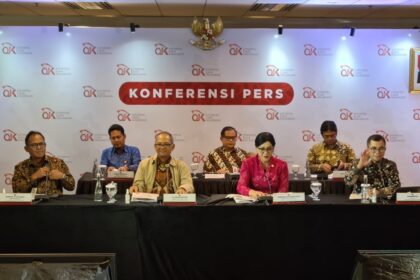 Otoritas Jasa Keuangan terus mengupayakan penyelesaian masalah di sejumlah perusahaan asuransi.
