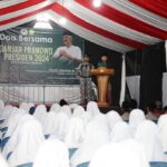 Relawan Santri Dukung Ganjar (SDG) menyalurkan program bantuan berupa semen, pasir dan keramik guna keperluan pembangunan perluasan kapasitas umat gedung masjid di Pondok Pesantren Al Amin, Kabupaten Kuningan, Jawa Barat, Senin (6/2). Foto: SDG Jawa Barat