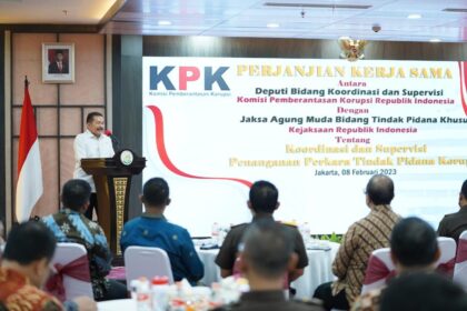 Jaksa Agung ST Burhanuddin saat memberi sambutan dalam penandatanganan Perjanjian Kerja Sama (PKS) antara Deputi Bidang Koordinasi dan Supervisi KPK dengan Jaksa Agung Muda Tindak Pidana Khusus (Jampidsus) Kejaksaan Agung, Rabu (8/2). Foto: Dok Kejaksaan Agung RI