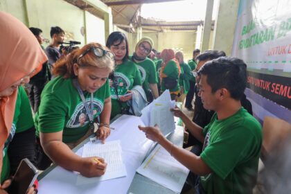 Komunitas Ojol (Kajol) Indonesia Dukung Ganjar fasilitasi pendaftaran BPJS Ketenagakerjaan bagi para ojek online (ojol), agar para driver tercover jika terjadi hal tidak diinginkan, Selasa. Foto: Kajol Indonesia