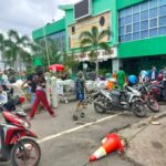 Pascagempa M5.4 Kota Jayapura, sebanyak 2.136 jiwa mengungsi dan tersebar di 15 titik, Jumat (10/2). Akibat gempa merusak sejumlah bangunan rumah warga, hotel hingga cafe. Foto: BNPB