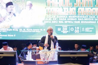 Sambut Isra Mi'raj Nabi Muhammad SAW, Komunitas Purna Bakti Kepala Desa Se-Indonesia (Kompakdesi) menggandeng Pondok Pesantren (Ponpes) Safi'iyah An Nahdliyah menggelar tabligh akbar di Lapangan Sepakbola Cijangkar, Mekarmukti, Kabupaten Garut, Jawa Barat, Kamis (9/2). Foto: Kompakdesi