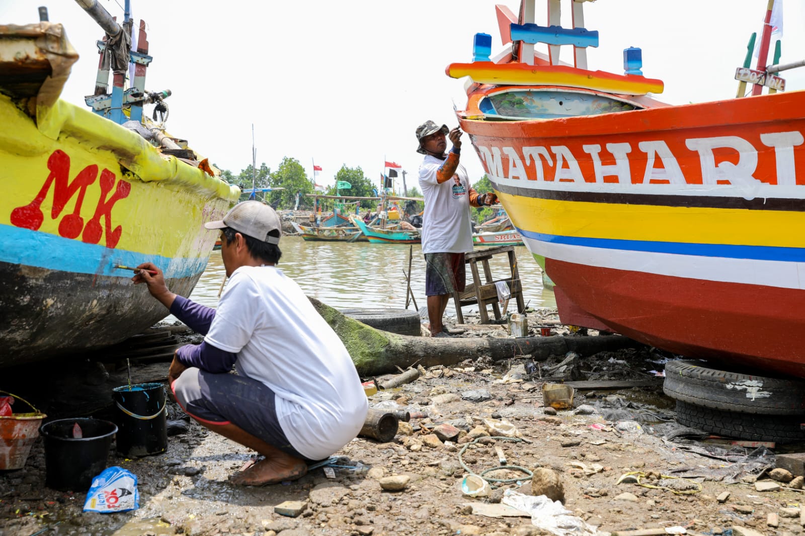 Kebahagiaan Pelaut Desa Bandengan Saat Diberi Bantuan Renovasi Perahu