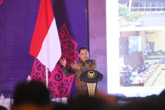 Direktur Jenderal (Dirjen) Polpum Kemendagri Bahtiar saat memberikan sambutan dalam Rapat Koordinasi (Rakor) Sinergi Pelaksanaan Program Kegiatan Bidang Politik dan Pemerintahan Umum di Balikpapan, Kalimantan Timur. Foto: Dok Kemendagri