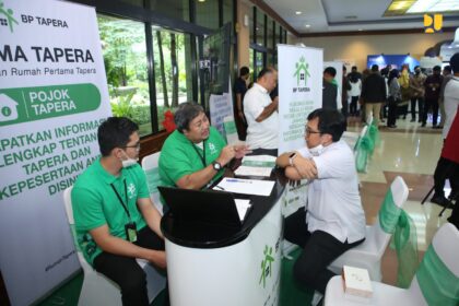 Kerja sama layanan jasa dan produk perbankan syariah ditandai dengan Penandatanganan Kesepakatan Bersama antara Kementerian PUPR yang diwakili oleh Sekretaris Jenderal (Sekjen) Mohammad Zainal Fatah dengan Bank Syariah Indonesia yang diwakili oleh Direktur Utama Hery Gunardi.