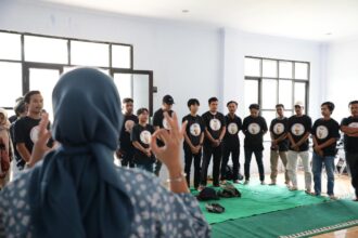 Memperingati Hari Berpikir Sedunia pada hari ini, Rabu (22/2), Sukarelawan Ganjar Milenial Center (GMC) Banten menggelar Sekolah Demokrasi di Gedung PGRI, Bojong, Pandeglang, Banten. Foto: GMC