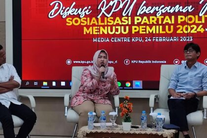 Peneliti BRIN sindir pemasangan atribut partai politik di jalanan yang merusak keindahan kota. Foto: KPU