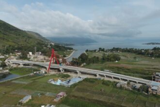 Kementerian Pekerjaan Umum dan Perumahan Rakyat (PUPR) telah menyelesaikan 24 pekerjaan konstruksi jalan dan jembatan di kawasan pariwisata Danau Toba, Sumatera Utara.