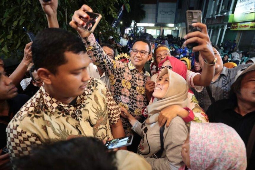 Anies Baswedan dinilai tidak konsisten dalam penggunaan slogan yang sebelumnya menggunakan kolaborasi, kini memakai sukses Jakarta untuk Indonesia. Foto: FB Anies Baswedan