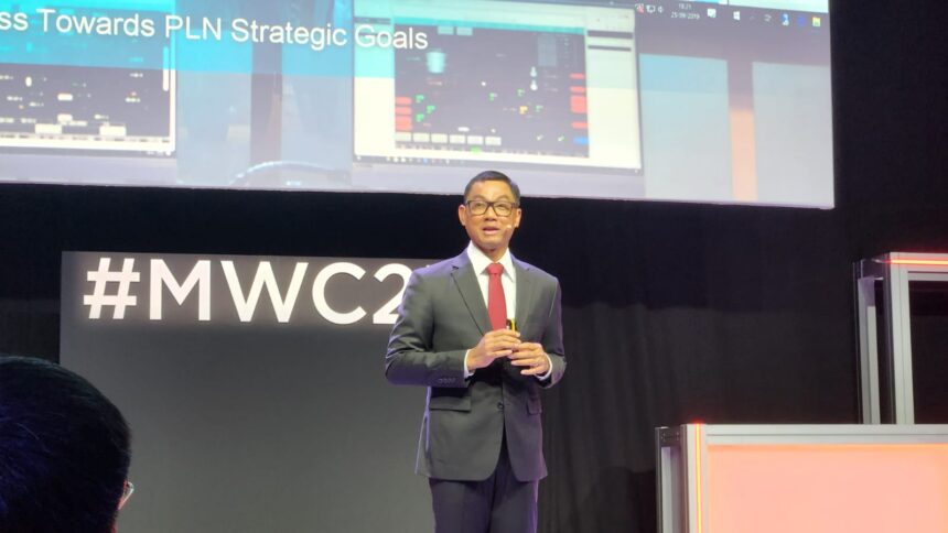 Direktur Utama PT PLN (Persero), Darmawan Prasodjo menjadi pembicara pada ajang Mobile World Congress (MWC) 2023 di Barcelona guna mengajak kekuatan internasional berkolaborasi dalam transisi energi. Foto: PT PLN (Persero)