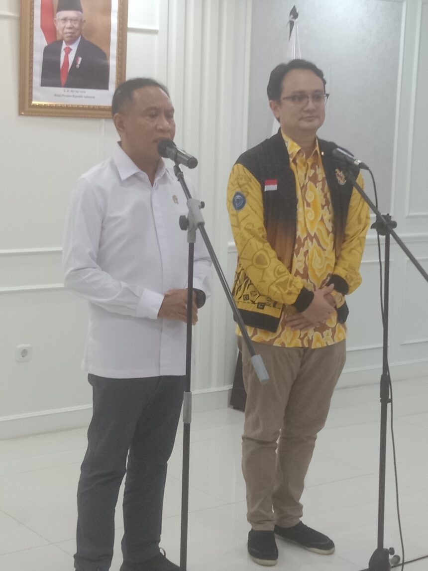 Menteri Pemuda dan Olahraga Zainudin Amali menerima audience PB Persatuan Bowling Indonesia (PBI) di Grha Kemenpora Lt. 10, Senayan, Jakarta, Senin (13/02/2023). Foto/bambang