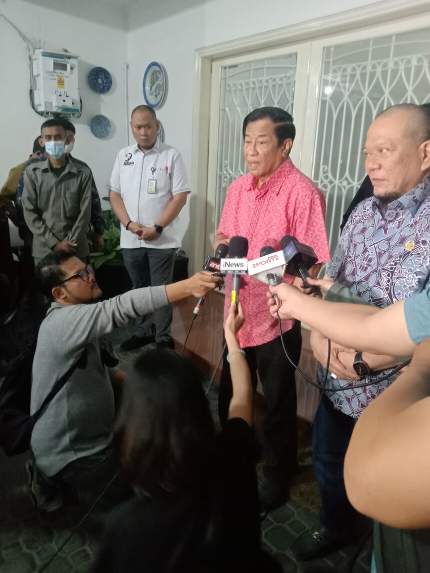 Caketum PSSI LaNyalla Mahmud Mattalitti Meminta Restu Agum Gumelar Maju di Kongres PSSI. Foto/Bambang/ipol