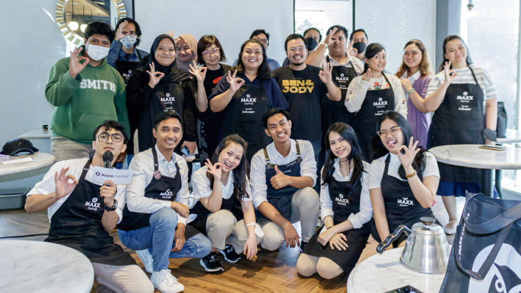 Para peserta Manual Brewing Barista Workshop dari Harper MT Haryono dan Maxx Coffee Indonesia. (Alidrian Fahwi/ipol.id)