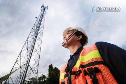 Melalui program 'Memberi Terang Membangun Negeri', PLN memberikan promo diskon 50 persen untuk penyambungan listrik baru kepada seluruh masyarakat tidak mampu dan berada di daerah Terdepan, Terluar, Tertinggal (3T). Foto: PT PLN (Persero)