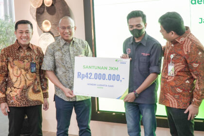 Peresmian kerjasama ditandai dengan penyerahan Kartu BPJS Ketenagakerjaan secara simbolis oleh Direktur Kepesertaan BPJS Ketenagakerjaan Zainudin dan Direktur Jaringan Operasi dan Penjualan PT Pegadaian Eka Pebriansyah kepada peserta yang melakukan pendaftaran melalui Pegadaian. Ist