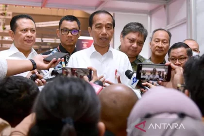 Presiden Joko Widodo dalam keterangannya kepada awak media usai membuka pameran otomotif Indonesia International Motor Show (IIMS) 2023 di JIExpo Kemayoran, Jakarta, pada Kamis, (16/2/2023). ANTARAi