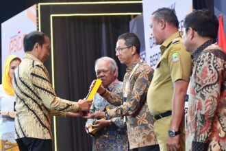 Heru Budi Hartono Sabet Penghargaan dari Jokowi terkait penggunaan produk lokal. Foto: PPID Jakarta