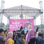 Sukarelawan Ganjar Muda Pajajaran (GMP) menyemarakkan Kota Kembang dalam gelaran Ganjar Musik Festival (GMF) di Lapangan Tegalega Skatepark, Jalan BKR, Nomor 181, Kota Bandung, Jawa Barat, Minggu (19/3). Turut dimeriahkan Musisi Kota Bandung yakni Yujeng Hensem dan Wulan. Foto: GMP