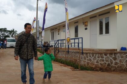 Menteri PUPR Basuki Hadimuljono mengatakan, Kementerian PUPR melaksanakan pembangunan Huntap Relokasi Tahap I sesuai dengan lahan yang disediakan Pemerintah Kabupaten Cianjur untuk merelokasi masyarakat terdampak yang tinggal di kawasan zona merah sesar Cugenang. Foto: PUPR