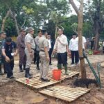 Pj Gubernur DKI Jakarta perluas kawasan unggulan dengan membuat Taman Sensori lebih asri. Foto: Pemkot Jakbar