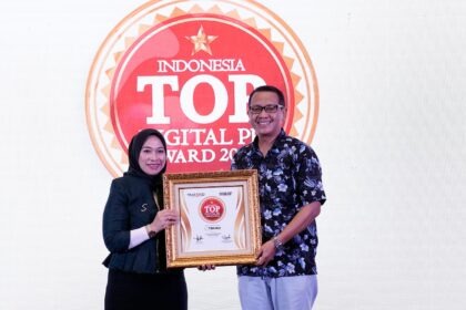 Tekiro yang merupakan merek perkakas otomotif terpercaya tahun ini kembali meraih Penghargaan Top Digital Public Relation untuk ke-5 kalinya. Penghargaan dengan kategori Tools yang diterima Tekiro tersebut diserahkan langsung Susilowati Ningsih selaku CEO Infobrand.ID pada Selasa (28/2) di Hotel Sultan, Jakarta. Foto/istimewa