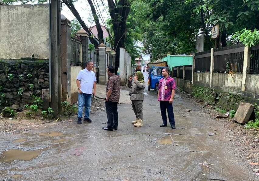 Ketua DPRD DKI Jakarta, Prasetio Edi Marsudi blusukan ke kawasan langganan banjir. Foto: DPRD DKI Jakarta