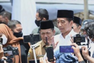 Presiden Joko Widodo (Jokowi) saat berkunjung ke Pondok Pesantren Al-Ittifaq, Bandung, Senin (6/3). Foto: jokowi (instagram)