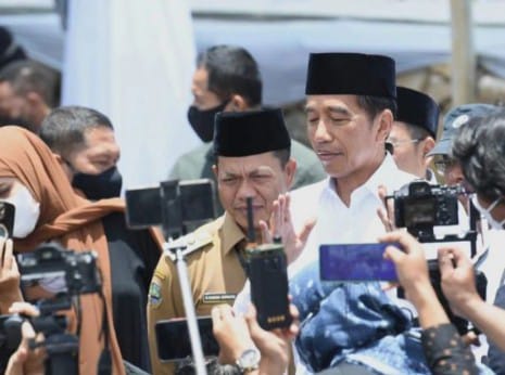 Presiden Joko Widodo (Jokowi) saat berkunjung ke Pondok Pesantren Al-Ittifaq, Bandung, Senin (6/3). Foto: jokowi (instagram)