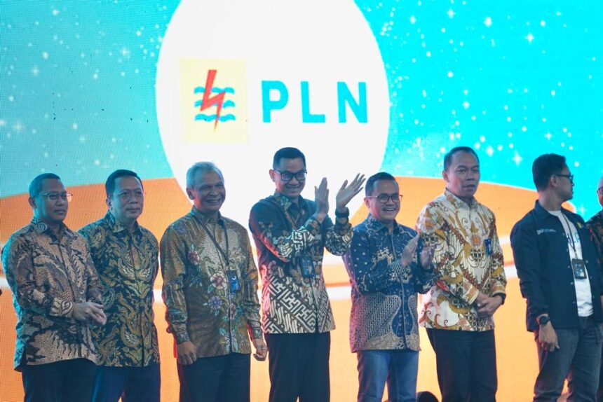 PT PLN (Persero) berhasil memborong lima penghargaan dalam ajang BUMN Corporate Communications and Sustainability Summit (BCOMSS) 2023 yang diselenggarakan Kementerian BUMN di Jakarta, Kamis (9/3) malam. Foto: PT PLN (Persero).