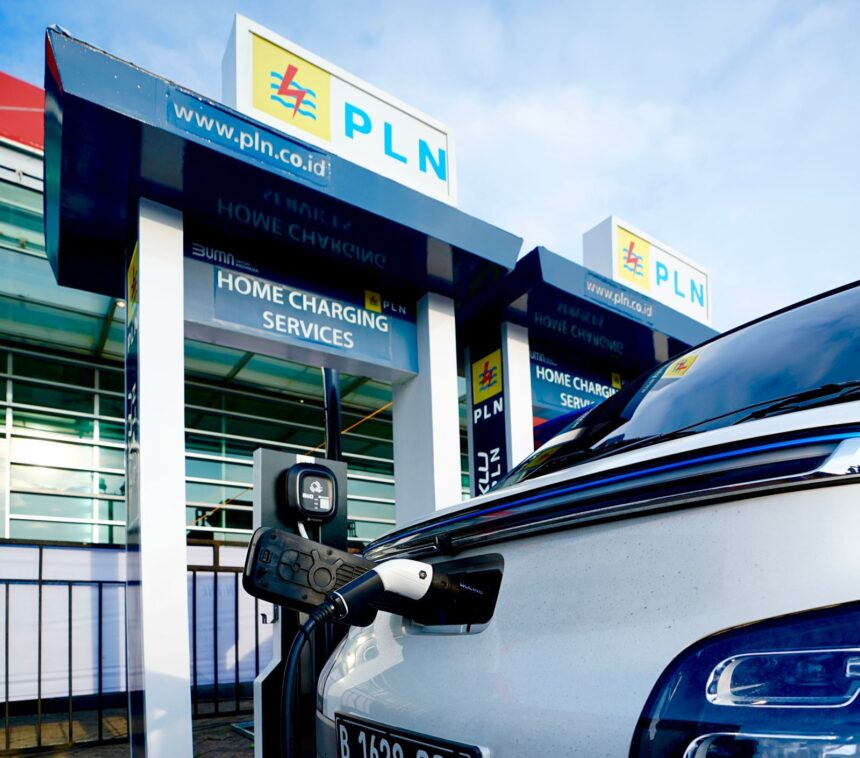 PT PLN (Persero) mendukung penuh langkah pemerintah yang memberikan beragam insentif guna mengakselerasi ekosistem Kendaraan Bermotor Listrik Berbasis Baterai (KBLBB) di tanah air. Foto: PT PLN (Persero).