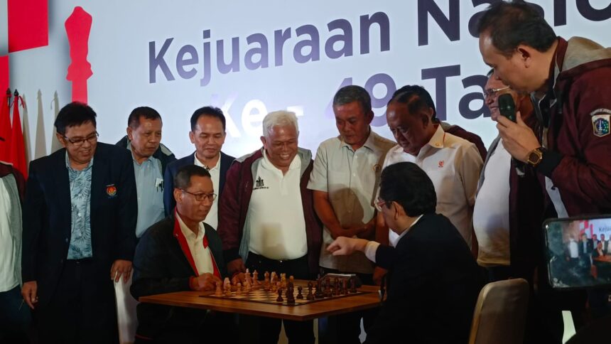 Percasi menggelar Kejuaraan Nasional (Kejurnas) catur Ke-49 pada 14- 20 Maret 2023. Ketua KONI Pusat, Marciano Norman dan Penjabat (Pj) Gubernur Provinsi DKI Jakarta, Heru Budi Hartono hadir untuk membuka ajang ini.