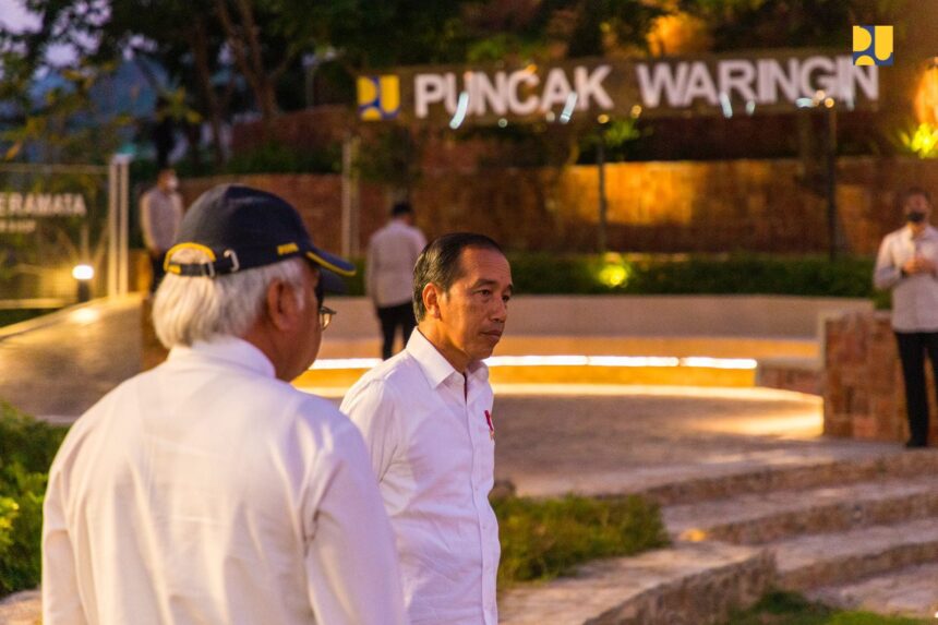 Presiden Joko Widodo didampingi Menteri Pekerjaan Umum dan Perumahan Rakyat (PUPR) Basuki Hadimuljono meninjau kesiapan venue yang akan digunakan untuk pelaksanaan ASEAN Summit 2023 di Labuan Bajo, Provinsi Nusa Tenggara Timur (NTT).
