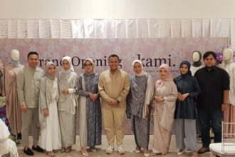 Bima Laga selaku CEO & Founder Warna Modern Indonesia (WMI) dalam acara Peluncuran butik ke-24 di TSM Cibubur, Depok, Minggu (19/3/2023).