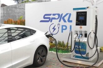 Upaya PT PLN (Persero) yang terus mengkampanyekan penggunaan Electric Vehicle (EV) atau kendaraan listrik kepada masyarakat berhasil memperoleh penghargaan Digital Public Relations Electric Vehicle di ajang Public Relations Indonesia Award 2023. Foto: PT PLN (Persero).