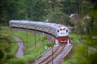 PT Kereta Api Indonesia (Persero) akan mengoperasikan perjalanan KA Tambahan relasi Solo Balapan – Pasar Senen pp untuk arus balik Lebaran 2024. Foto: KAI