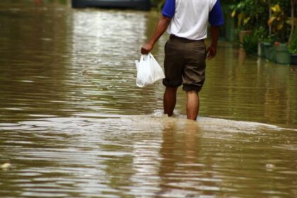 Ilustrasi banjir. Foto SHUTTERSTOCK