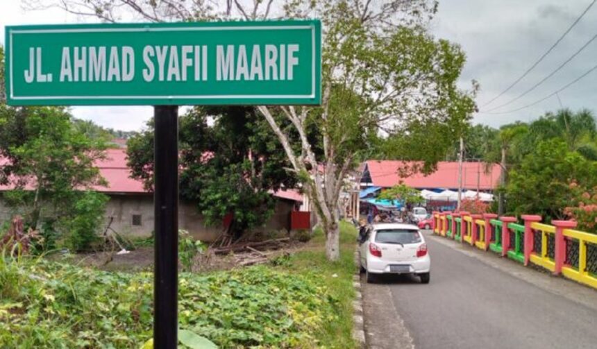 Prof Ahmad Syaf’i Ma’arif diabadikan menjadi nama sebuah jalan di Muaro Sijunjung. Foto: PP Muhammadiyah