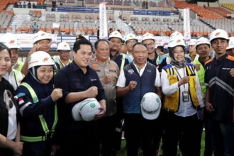 Proses renovasi Stadion Si Jalak Harupat di Kabupaten Bandung, Jawa Barat terus dikebut menjelang Piala Dunia U-20 2023 bergulir. Rencana pengerjaannya akan selesai pada 17 Maret mendatang, sehingga diharapkan stadion bisa dipakai untuk pelaksanaan ajang bergengsi tersebut.(foto:raiky/kemenpora.go.id)