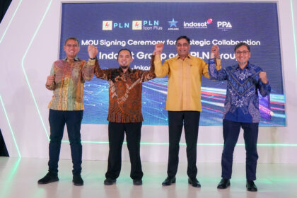 Indosat Ooredoo Hutchison (Indosat) dan PT Indonesia Comnets Plus (PLN Icon Plus) sepakat menandatangani Nota Kesepahaman (MoU) untuk rencana kerja sama infrastruktur jaringan dan telekomunikasi digital di Indonesia, Jumat (17/3). Foto: Dok Indosat Ooredoo Hutchison (IOH).