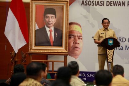Menteri Dalam Negeri (Mendagri), Muhammad Tito Karnavian dalam Silatnas Asosiasi DPRD Kabupaten Seluruh Indonesia (ADKASI) dan Workshop Nasional 2023 di Jakarta, Senin (6/3). Foto: Dok Puspen Kemendagri