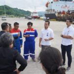 PT Pertamina International Shipping (PIS) sukses melakukan kegiatan salvage atau pertolongan terhadap Kapal MT Kristin yang kini telah bersandar di dermaga PT Pantai Damai Sejahtera (PDS), Lombok Barat. Foto: Dok PIS
